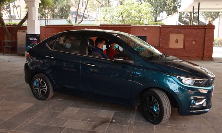 १० मिनेट टिगोर इभी चलाउँदा…_img