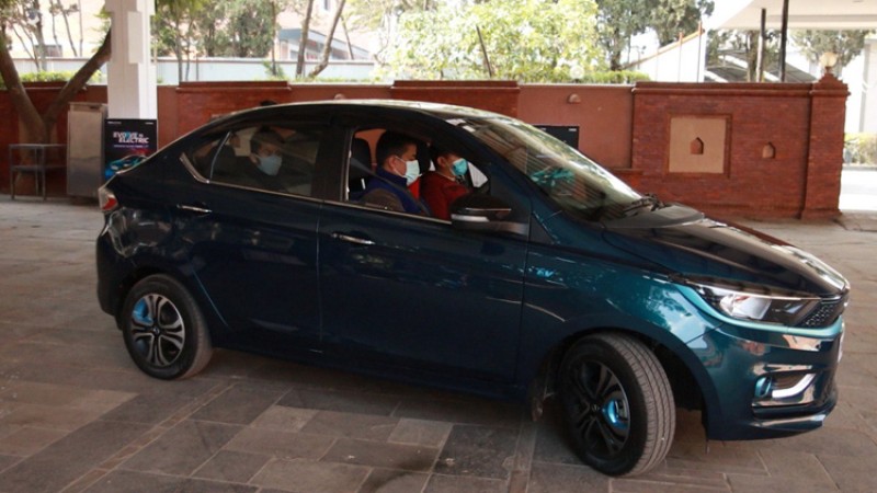 १० मिनेट टिगोर इभी चलाउँदा…