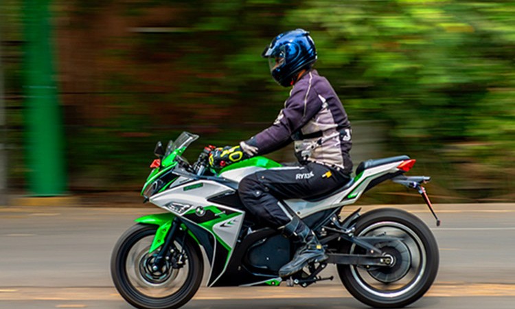 आर १५ जस्तै देखिने इलेक्ट्रीक मोटरसाइकल, यस्तो छ मूल्य र रेन्ज_img