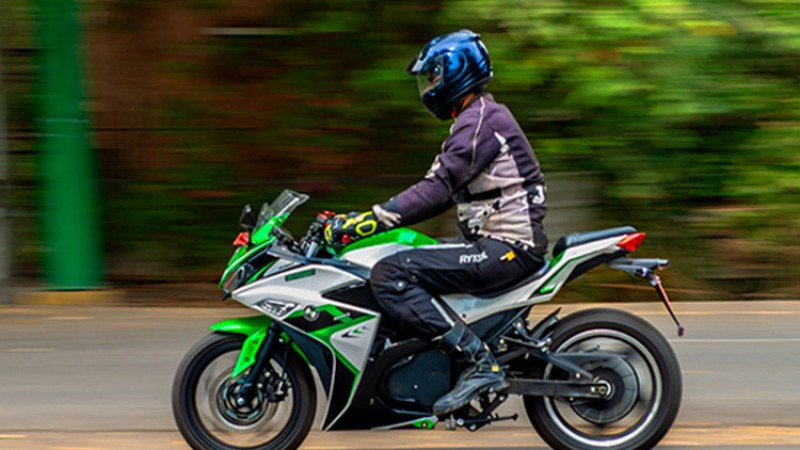 आर १५ जस्तै देखिने इलेक्ट्रीक मोटरसाइकल, यस्तो छ मूल्य र रेन्ज