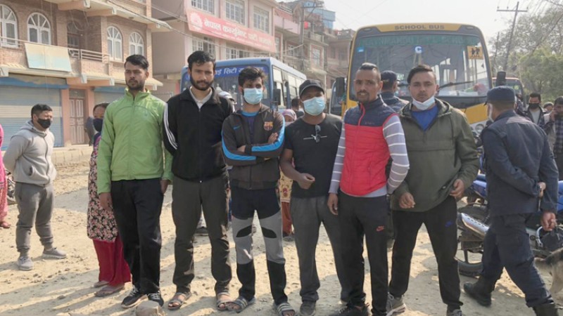 ७ वर्षमा बनेन ११ किलोमिटर सडक, बिहानैदेखि स्थानीयले गरे बन्द