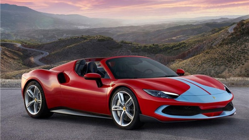 केही सेकेन्डमै छत खुल्ने ‘फेरारी-२९६ जीटीएस’ सार्वजनिक