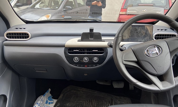 सामान्य मोटरसाइकलको मूल्य जति रकम बुझाएर किन्न सकिने २ कार_img