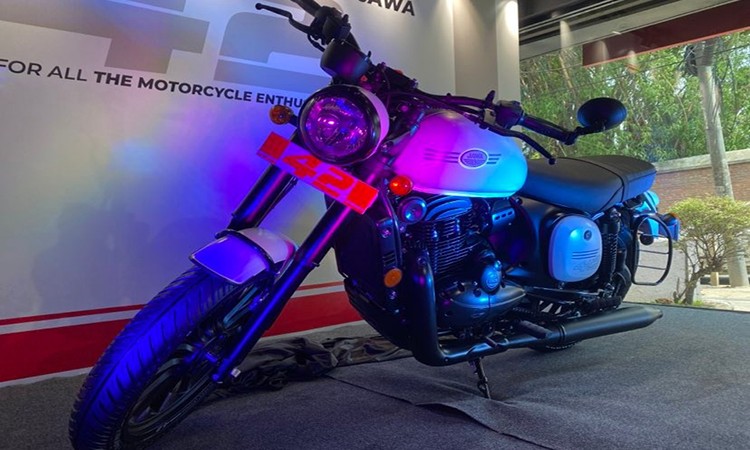 जावा ४२ को २.१ भर्सन सार्वजनिक, मूल्य ७ लाख ५८ हजार_img