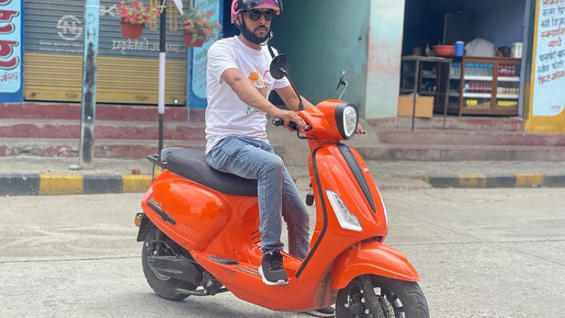 दुई घन्टामा फुल चार्ज हुने इलेक्ट्रीक स्कुटर नेपालमा, रेन्ज २४० किमि