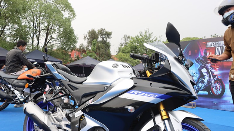 यामाहा R15M नेपालमा, यस्ता छन् प्रिमियम फिचर