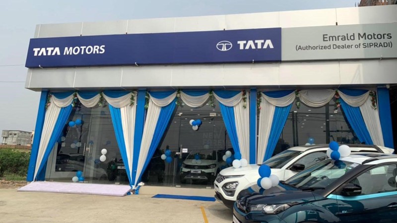 टाटा मोटर्सको कार शोरुम भैरहवाको पद्सारीमा