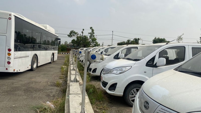 बिजुली गाडीको बेहाल, ३० करोडका गाडी सड्ने अवस्थामा