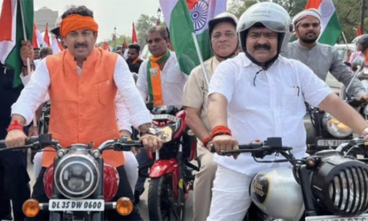 ट्राफिक नियम नमान्ने सांसद तिवारीलाई २१ हजार जरिवाना_img