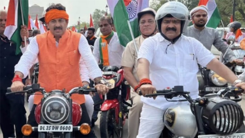 ट्राफिक नियम नमान्ने सांसद तिवारीलाई २१ हजार जरिवाना
