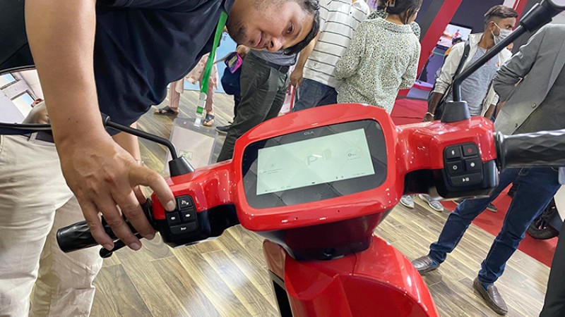 फेक वेभसाइट बनाएर स्कुटर बुकिङको नाममा ठगी