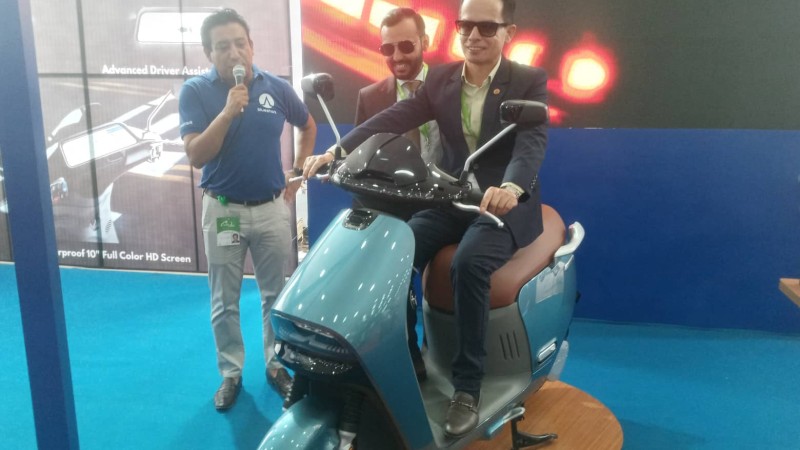 फिचर लोडेड ब्लु सार्क इलेक्ट्रीक स्कुटर नेपालमा सार्वजनिक, यस्तो छ मूल्य