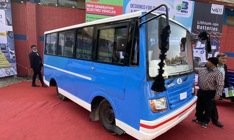 ३१ लाख रुपैयाँमा १४ सिटे इलेक्ट्रीक मिनीबस_img