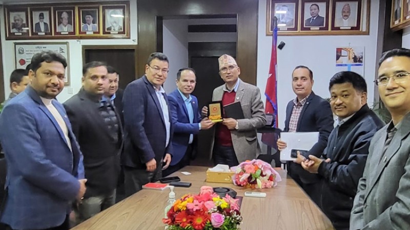 अटो ब्यवसायीले भेटे अर्थमन्त्री, आन्दोलन फिर्ता लिन मन्त्रीको आग्रह