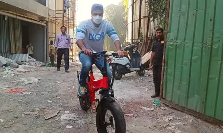 महंगो साइकलमा देखिए रणवीर कपुर_img