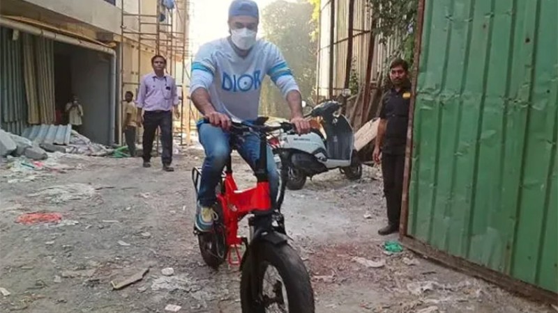 महंगो साइकलमा देखिए रणवीर कपुर