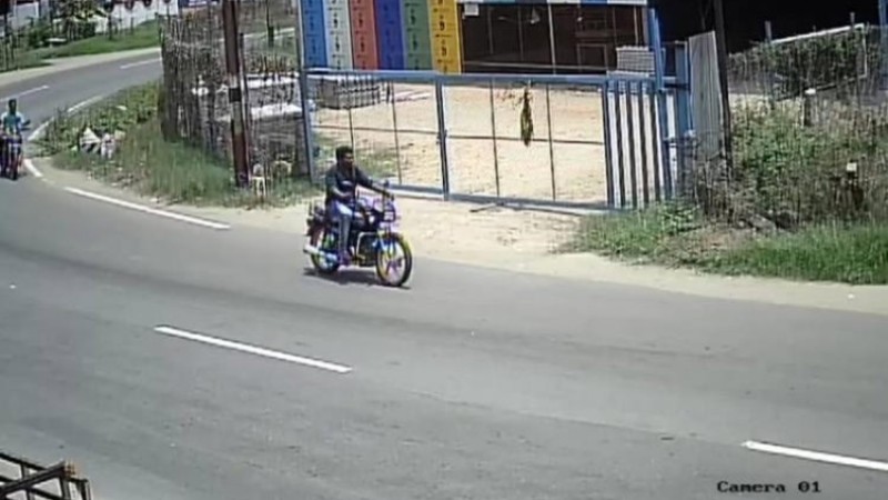अनौठो मोटरसाइकल चोर !