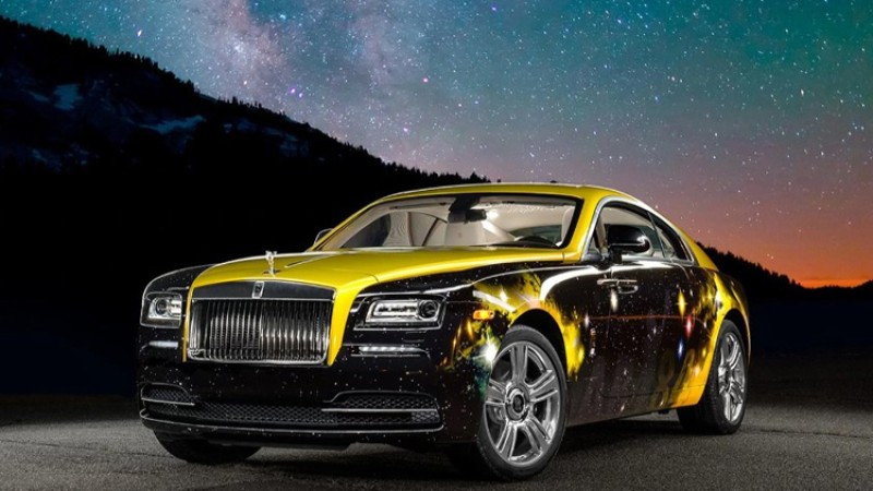 आफूले चाहेकै कलरमा बन्ने रोल्स रोयस कार, ४४ हजार बढी कलर अप्सन