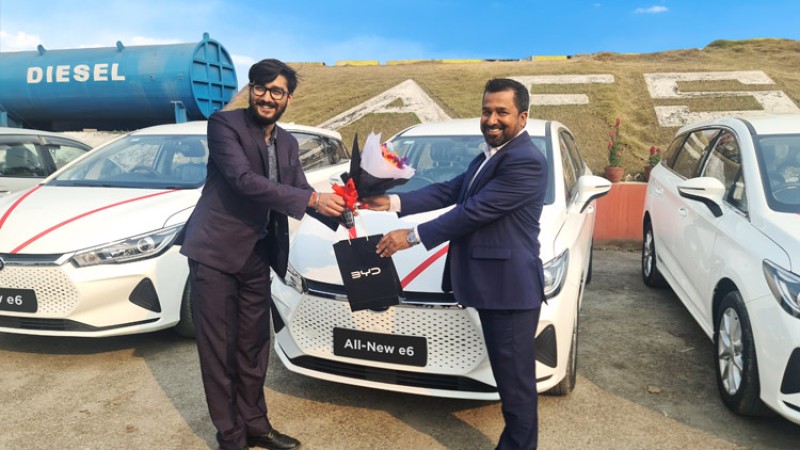 पेट्रोल बचाउने अभियानमा आयल निगम, किन्यो सर्वाधिक रेन्ज दिने ईभी