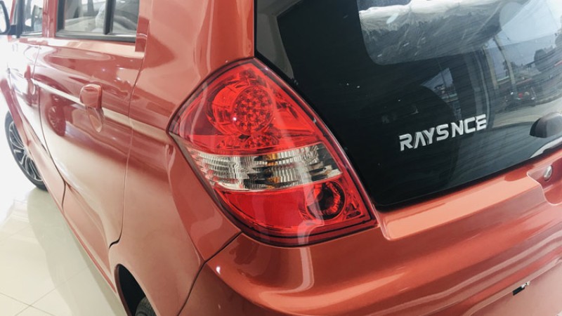 ६ तस्विरमा हेर्नुहोस् नेपाल आएको सस्तो ईभी (फिचरसहित)