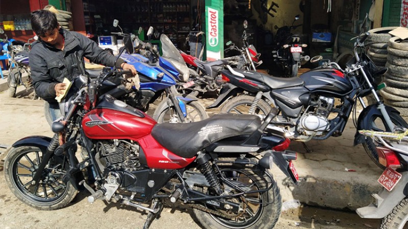 मोटरसाइकल सर्भिसिङ गर्दा ४ काम नगरे ठगिने पक्का