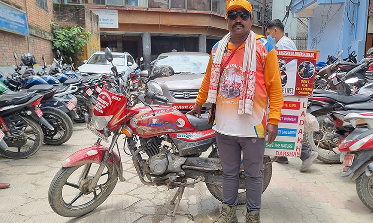 दुई लाख पर्ने बजाज मोटरसाइकलमा साढे ४ लाख किलोमिटर यात्रा !_img