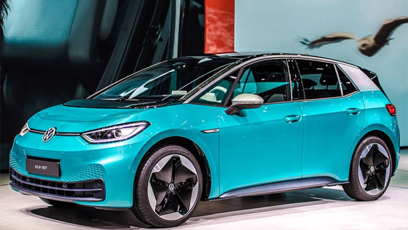 फक्सवागेनले ‘आईडी-३’को मूल्य आधा घटायो