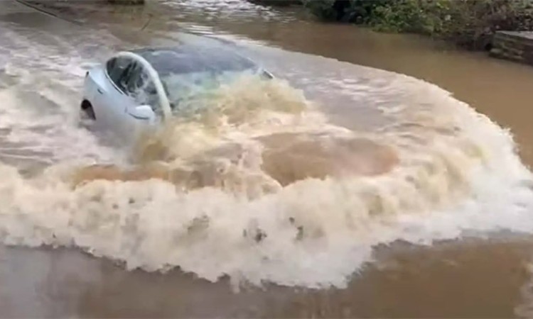 टेस्लाका कार डुङ्गाको रुपमा प्रयोग गर्न सकिने (भिडियोसहित)_img