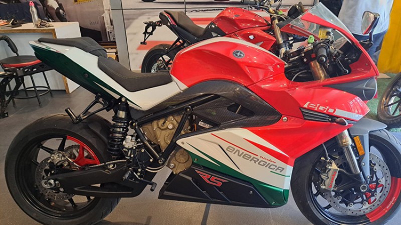 कारभन्दा पावरफुल मोटरसाइकल, रेन्ज ४२० किमि (मूल्यसहित)