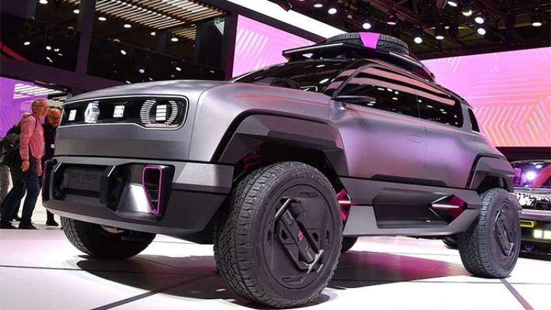 विद्युतीय कारको मूल्य घट्दै, तत्काल किन्ने कि कुर्ने ?