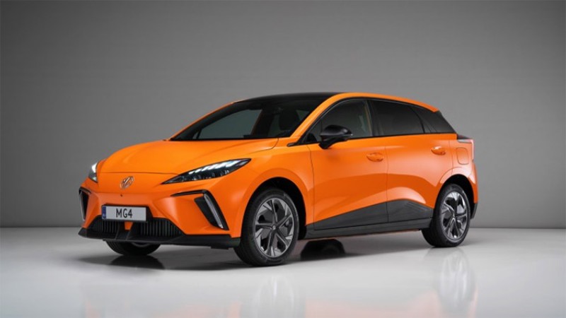 ठूलो ब्याट्री भएको सस्तो कार ‘एमजी-फोर’, दुई भेरियन्टमा कति फरक ?