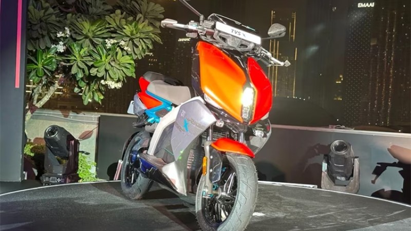 टीभीएसले ल्यायो स्पोर्टी इलेक्ट्रीक स्कुटर, मूल्य २ लाख ५० हजार