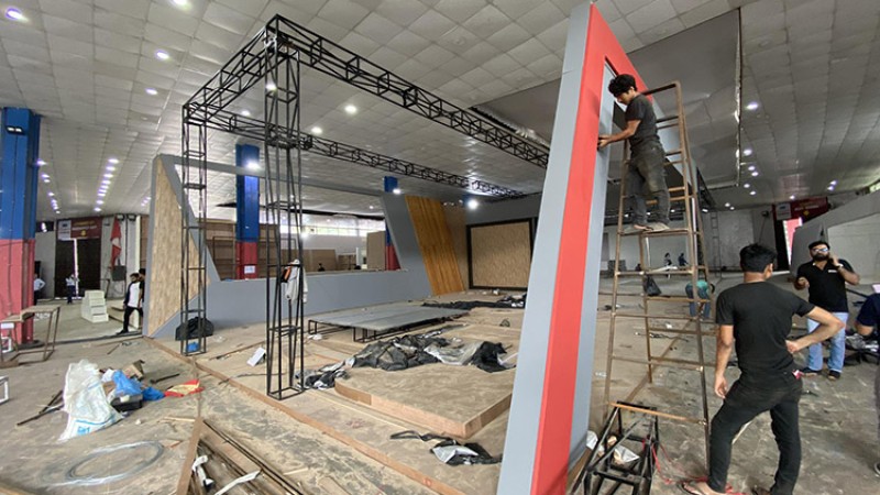 प्रदर्शनी हल सिंगार गर्दै गाडी बिक्रेता, हेर्नुहोस् ११ तस्बिर