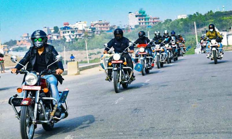 दशैंमा उपत्यका घुम्न अनलाइनबाटै मोटरसाइकल पाइने_img
