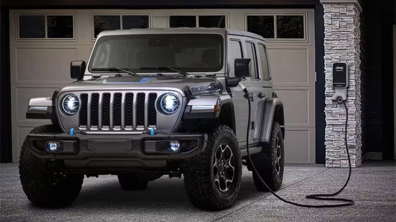 प्लगइन हाइब्रिड र्‍याङ्गलरमा आगलागीको समस्या देखिएपछि…