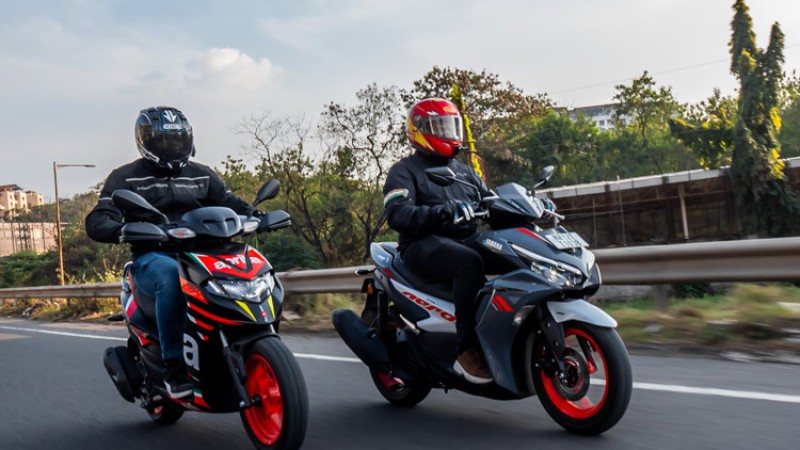 प्रिमियम स्कुटर किन्नुअघि हेर्नुहोस् यी दुई मोडल बीचका भिन्नता