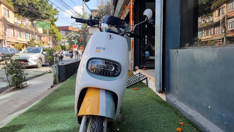 अढाई लाखमा १०० किलोमिटर रेन्ज दिने स्कुटर नेपालमा