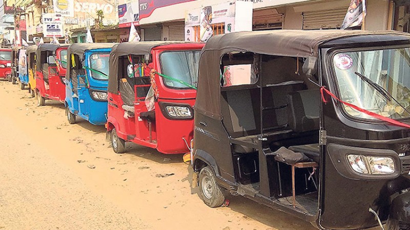 ७० देखि ९० हजार मूल्यका अटो रिक्सा बिक्रीमा