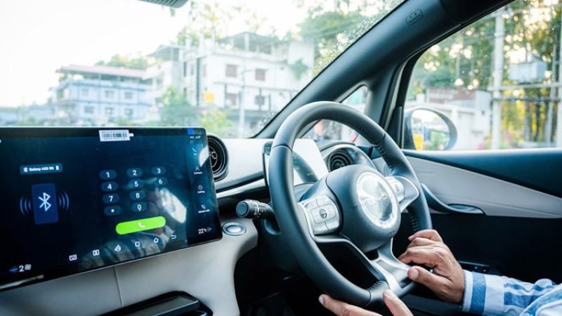 ह्याचव्याक सेग्मेन्ट उठाउने तीन इलेक्ट्रीक कार