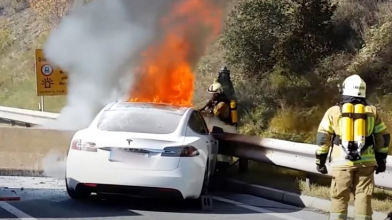 के पेट्रोल कारभन्दा ईभी असुरक्षीत हुन् ?