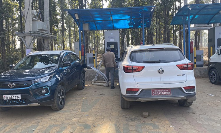 हाइवेमा कार चार्जिङ ठूलो समस्या बन्दै, ८०% माथि चार्ज गर्नेले समस्या थप्दै_img