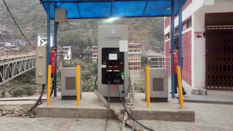 दिगोले २ महिनामा पनि मर्मत गरेन मुग्लिनको चार्जिङ स्टेसन