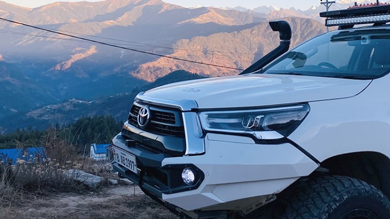 नेपालमा फिचर थपिएको हाइलक्सलाई ५०० किलोमिटर चलाएपछि…