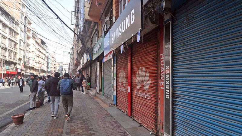 पार्किङ गर्न नदिएको भन्दै न्यूरोडका पसल बन्द