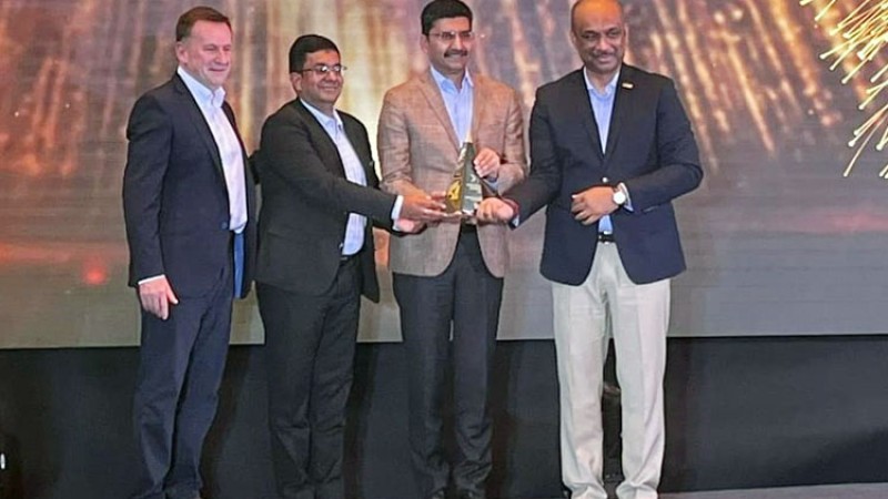 एमएडब्ल्यूले जित्यो जेसीबीको डिलर अफ दी एयर अवार्ड