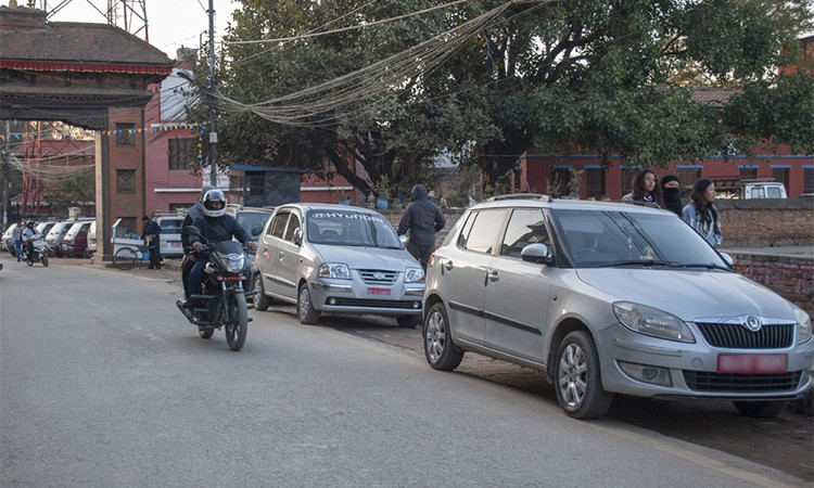 निजी मोटरसाइकलसँगै कारले पनि यात्रु बोक्न पाउने !_img