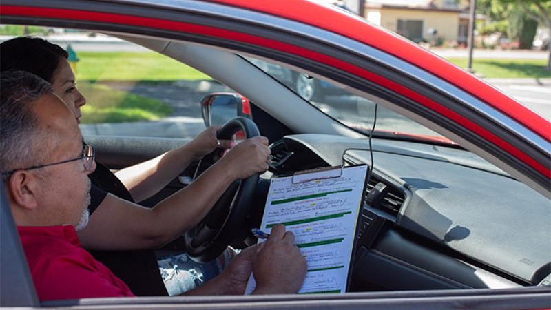 लाइसेन्स पाउन सडकमै गाडी चलाउनु पर्ने