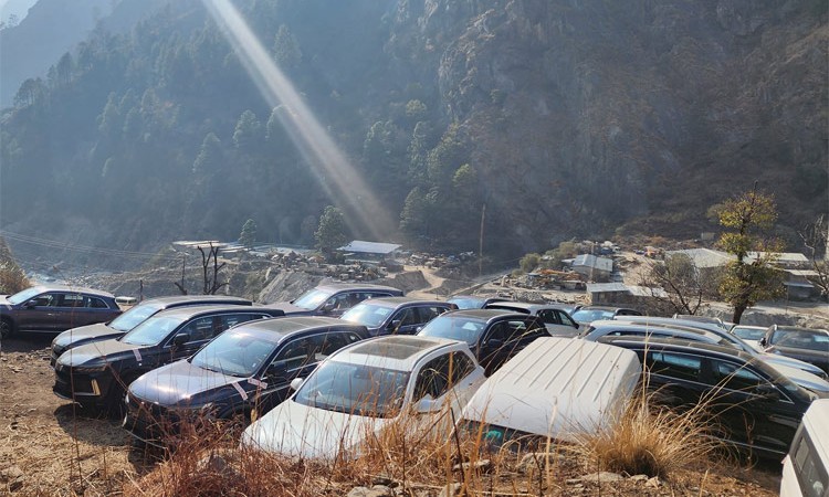 सात महिनामा १५ अर्बको विद्युतीय गाडी आयात, खुम्चिँदै पेट्रोलियम कार_img