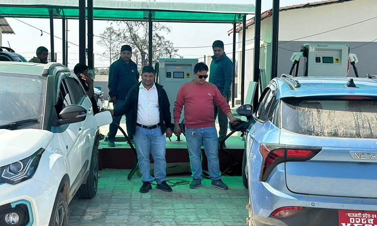 चन्द्रपूरमा बन्यो २ करोड ७५ लाखमा चार्जिङ स्टेशन, एकै पटक १० साधन चार्ज हुने_img