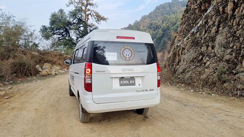 एसआरएमले ल्याउँदै कम मूल्यकाे ११ सिटे इलेक्ट्रीक भ्यान